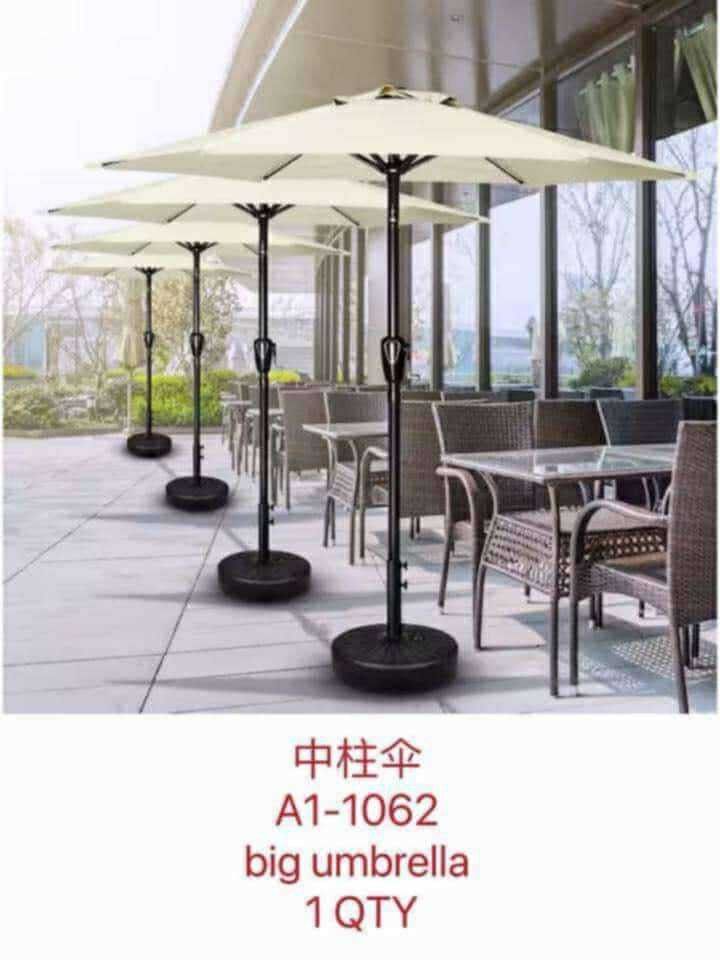 Green Garden/ Patio umbrella (Category: Umbrellas) located in Manila. Submitted by dolorchris69891 (Listing ID 1360971336, Image 1). Description: Green garden 3x3 meters round umbrella po and 9ft height with 30kls steel round base Beige Blue Green Off white Maroon Red 4500 sir pag walang stand 4900 pag may stand.