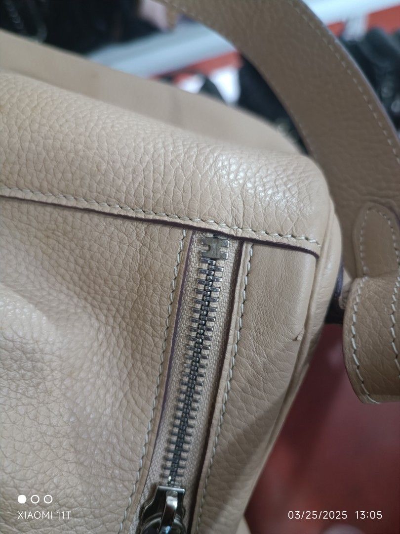Hermes Lindy bag (Category: Luxury Bags & Wallets) located in Bayombong. Submitted by kweeeen (Listing ID 1359529238, Image 2). Description: Hermes Lindy togo/clemence leather Palladium hardware with dust bag in very good condition po ito slightly negotiable get nyo na po super need lang ng funds.