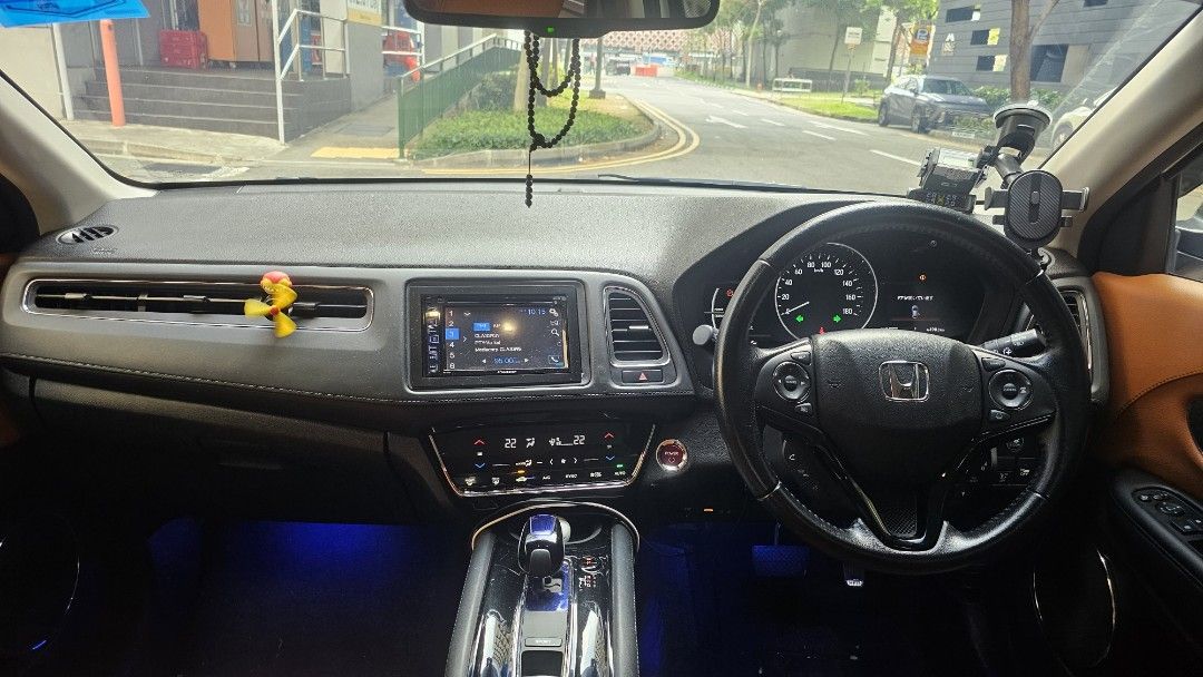 Honda Vezel Hybrid honda vezel hybrid Auto (Category: Used Cars) located in Singapore. Submitted by haojie16 (Listing ID 1360895995, Image 3). Description: 2nd ownership. direct seller. car in good condition. perfect for short term usage til coe ends 2027 March. some of the minor wear and tear was changed. no major issue. interested can msg me, 90182031.