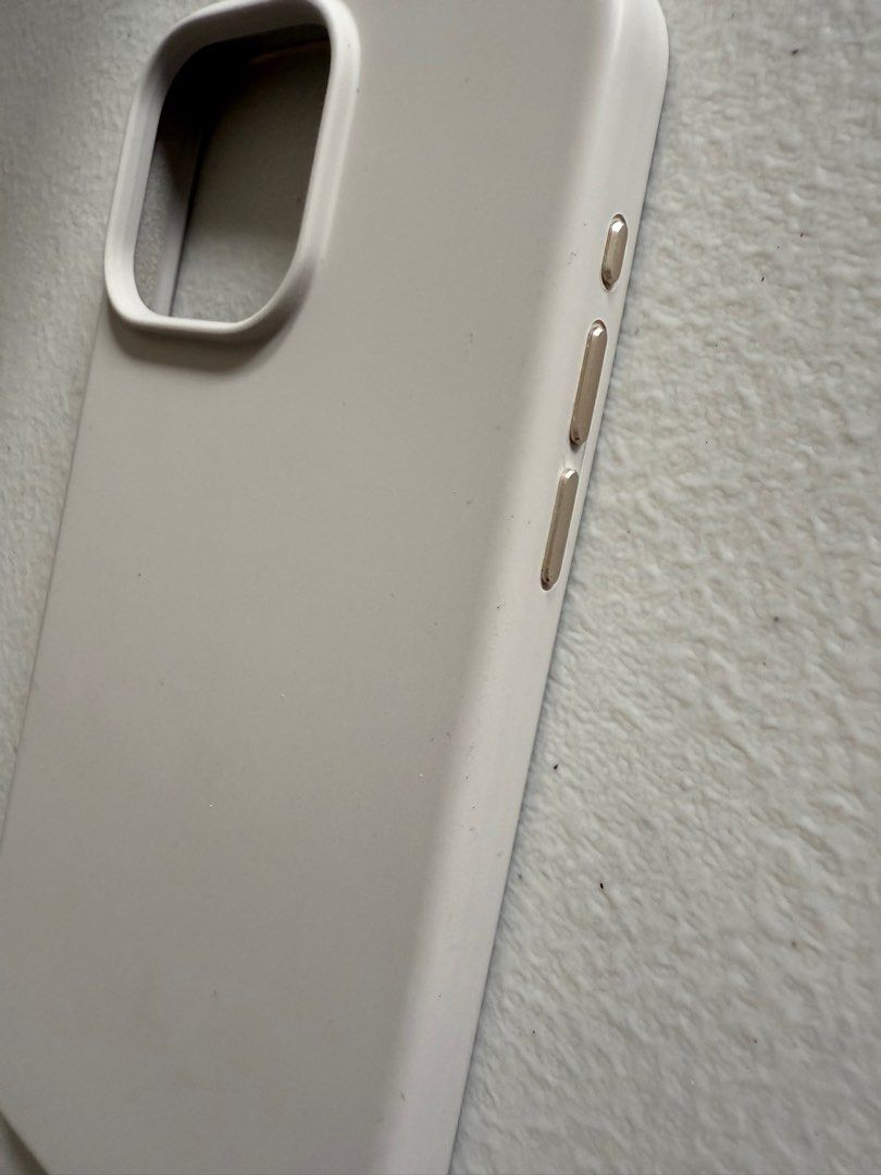 Iphone15 Pro max Elago Magsafe silicone case (Category: iPhone 15 Series) located in Angeles City. Submitted by aviatrixjmh (Listing ID 1360952508, Image 2). Description: iPhone 15 Pro max Elago Magsafe silicone case Color: Stone .