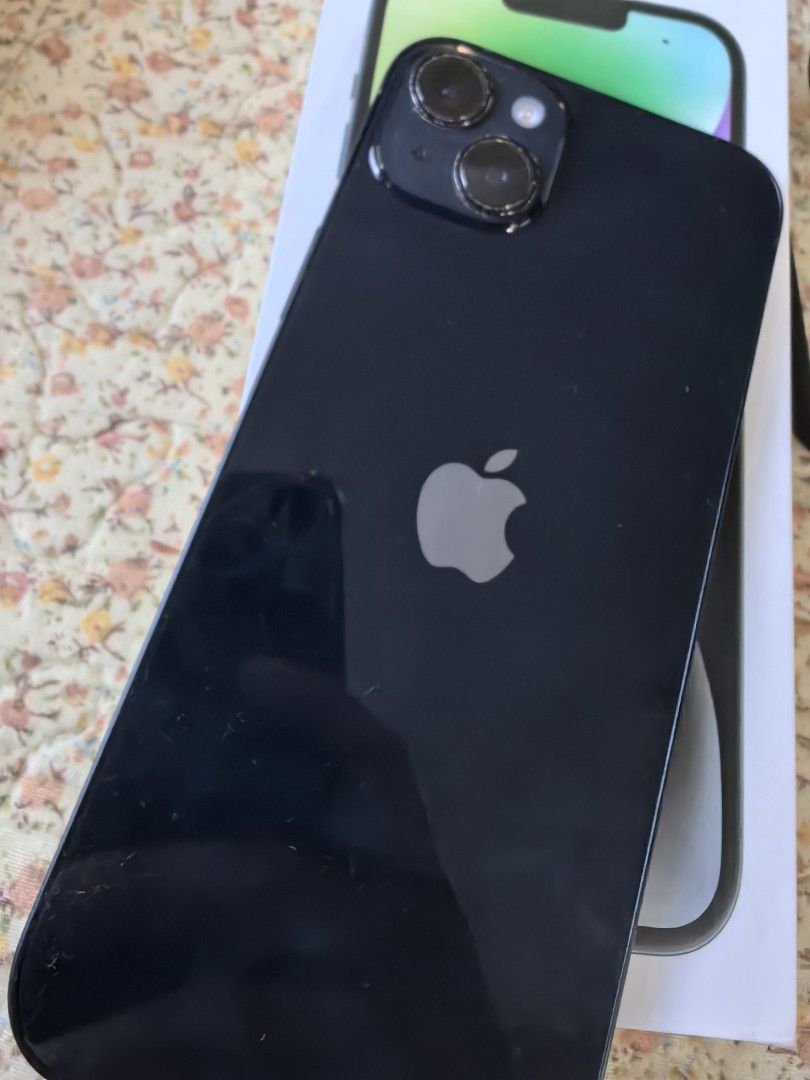 iphone 14 plus (Category: iPhone 14 Series) located in Makati City. Submitted by zozobear (Listing ID 1361037157, Image 2). Description: iphone 14 plus 128g local variant ZP 77℅ BH no repair history face id ok truetone ok 9-10 presentable no screen scratches comes with box same imei and ORIGINAL cable.