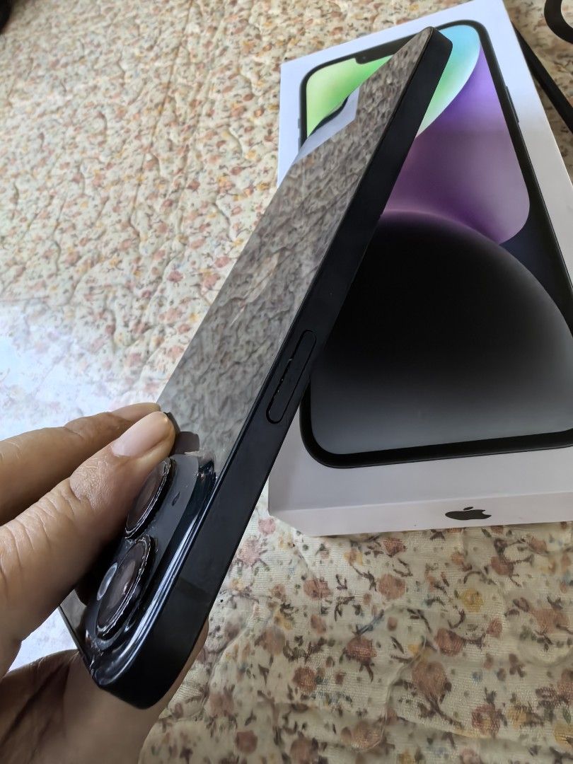 iphone 14 plus (Category: iPhone 14 Series) located in Makati City. Submitted by zozobear (Listing ID 1361037157, Image 1). Description: iphone 14 plus 128g local variant ZP 77℅ BH no repair history face id ok truetone ok 9-10 presentable no screen scratches comes with box same imei and ORIGINAL cable.