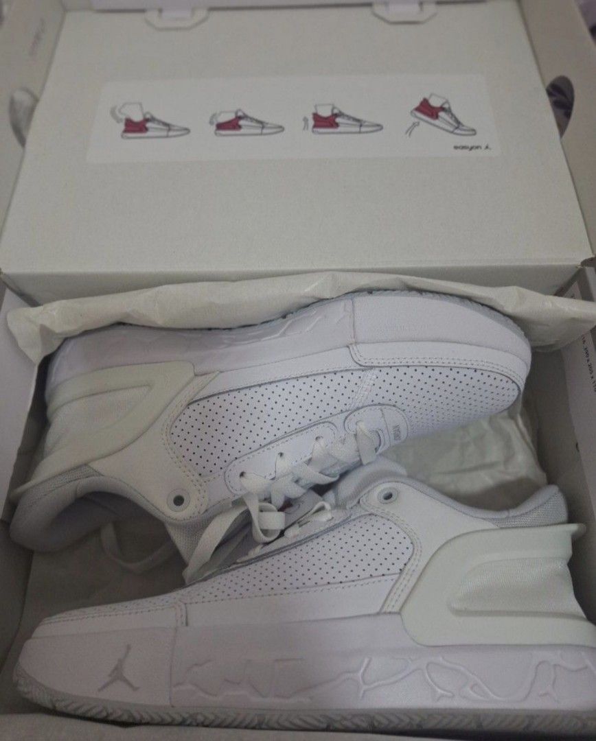 JORDAN (Category: Sneakers) located in Arayat. Submitted by khayrence (Listing ID 1360979372, Image 3). Description: size US 5.5y and 4.5y.