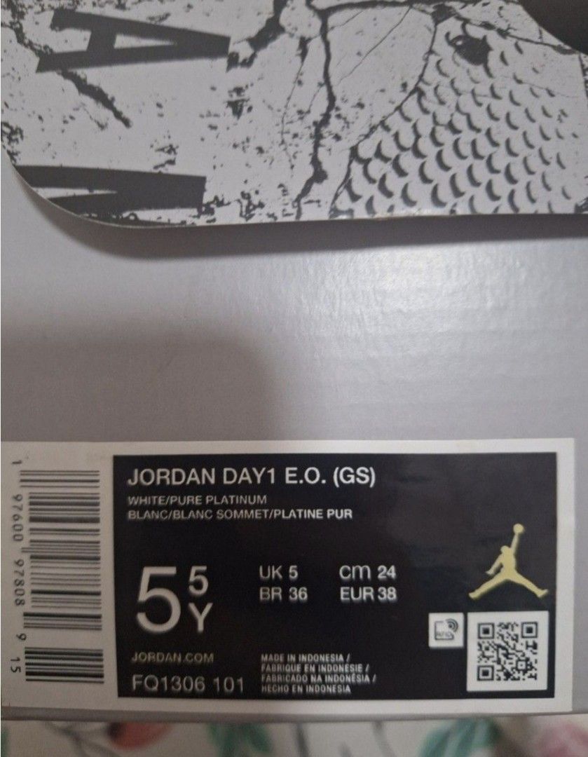 JORDAN (Category: Sneakers) located in Arayat. Submitted by khayrence (Listing ID 1360979372, Image 2). Description: size US 5.5y and 4.5y.