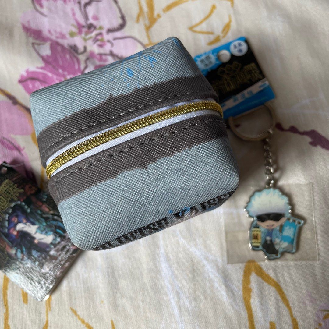 Jujutsu Kaisen: Gojo Satoru Set (Category: J-Wave Merchandise) located in Cavite. Submitted by itsaya_ (Listing ID 1360913414, Image 2). Description: Jujutsu Kaisen: Gojo Satoru Set •Gojo wallet •Gojo metal charm [Sold as a Set only; Fixed price] Mop: Gcash Mod: Ggx/Lalamove.