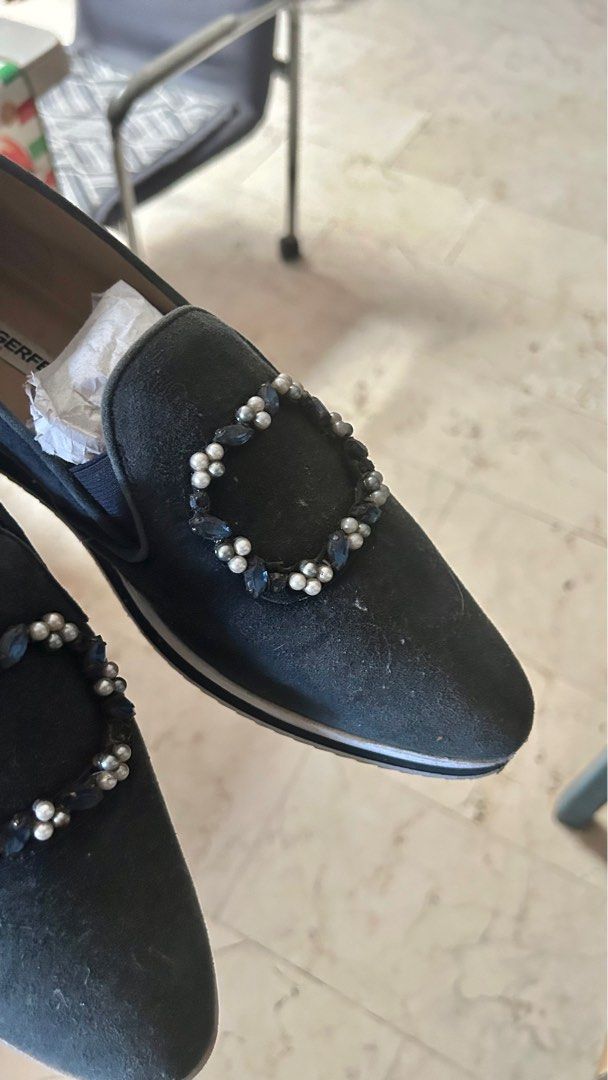 Karl Lagerfeld blue pointed shoes (Category: Flats & Sandals) located in Manila. Submitted by estheregg (Listing ID 1360926634, Image 2). Description: Good as new. Size 10.