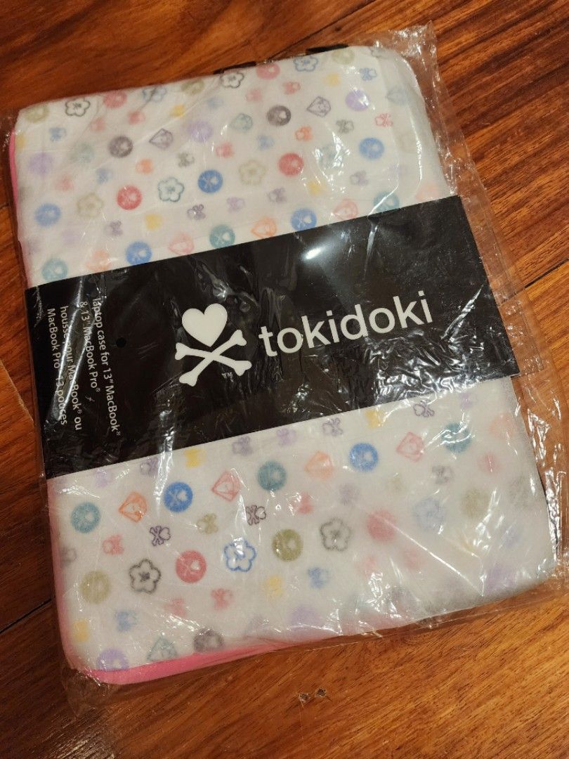 Laptop case for 13" MacBook & 13" MacBook Pro (Category: Laptop Bags & Sleeves) located in Quezon City. Submitted by klyang068 (Listing ID 1360937040, Image 1). Description: Brand New Laptop Case for 13" Macbook & 13" Macbook Pro (Tokidoki).