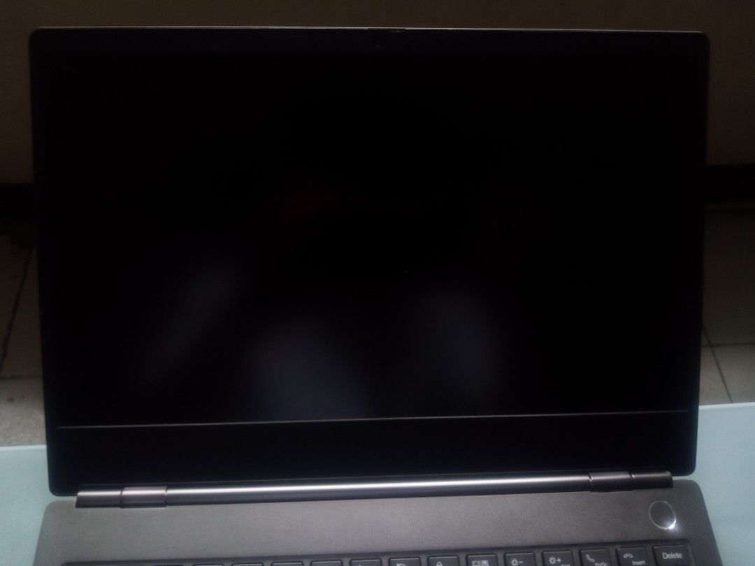 Lenovo Laptop (Category: Laptops & Notebooks) located in Manila. Submitted by emerald07 (Listing ID 1360945145, Image 3). Description: i5-10th gen 1.6 MHz - 4.2 Mhz 256 GB DDR4 Intel UHD 620 Battery life - 92% No issue even scratch :> For sale/trade to laptop din. Message nalang.