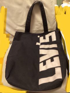 交換以物易物可現金買,正版Levis 布袋實用袋, 黑色,有些染色可見圖,a bit dyed ,swap or cash buy64187036525570110