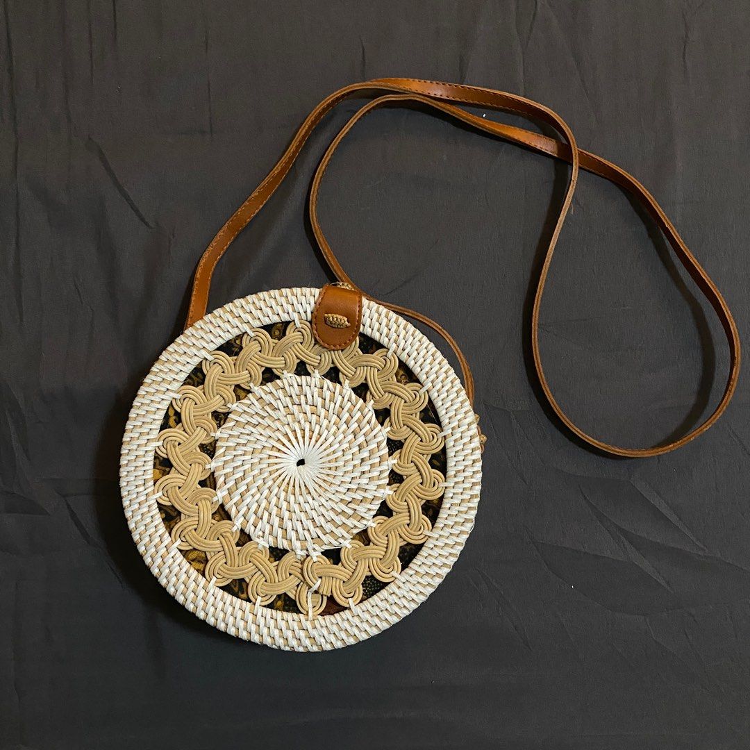 Locally made Cross-Body Bag (Category: Cross-body Bags) located in Rizal. Submitted by TheRetailAddict (Listing ID 1360994430, Image 1). Description: •Worn once •Spacious • Made in Ilocos Sur.