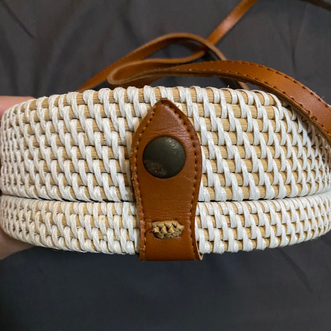 Locally made Cross-Body Bag (Category: Cross-body Bags) located in Rizal. Submitted by TheRetailAddict (Listing ID 1360994430, Image 2). Description: •Worn once •Spacious • Made in Ilocos Sur.