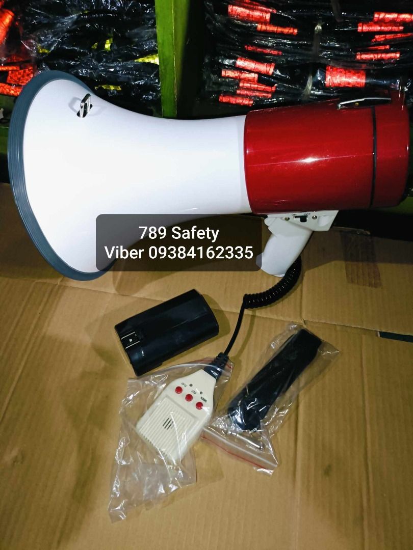 Mega Phone (Category: Soundbars, Speakers & Amplifiers) located in Caloocan City. Submitted by cydomingo063478 (Listing ID 1360878486, Image 1). Description: Mega Phone Withy siren Rechargeable .