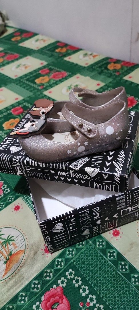 Mini Melissa Ultra Girl + Lady (Category: Babies & Kids Fashion) located in Tacloban City. Submitted by chaomg (Listing ID 1360989533, Image 2). Description: ***Fixed Price*** Well used but well loved. Letting go of my daughter's Mini Melissa Collection. Colour: Pink/Glitter Silver Size: USA 7 imagine I kept this for more than 6years because I just can't let it go. It still comes with a box and dust cover. MOP: Gcash only Shipping: LBC/JnT.