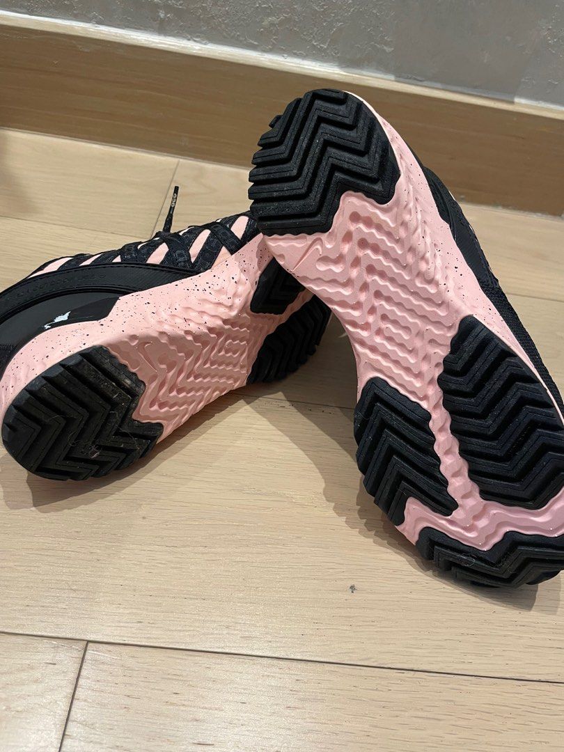 Nike ACG （分類：波鞋）位於 Hong Kong。 由 jigsaw118 提交（商品編號 1360950310，圖片 8）。簡介： EUR 37.5 斷捨離，收藏款。仲有其他款式，可參考我另一些拍賣。。