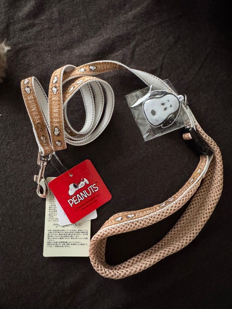 Pet Paradise Snoopy Leash (4S~3S) (Category: Homes & Other Pet Accessories) located in Mandaluyong City. Submitted by fromfran (Listing ID 1360957075, Image 2). Description: Length: 47.2” Suitable for small dogs RFS: Gift.