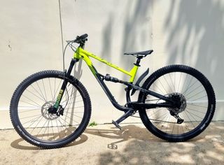 (Category: ) located in . Submitted by cycledome (Listing ID 1360892861, Image 1). Description: .