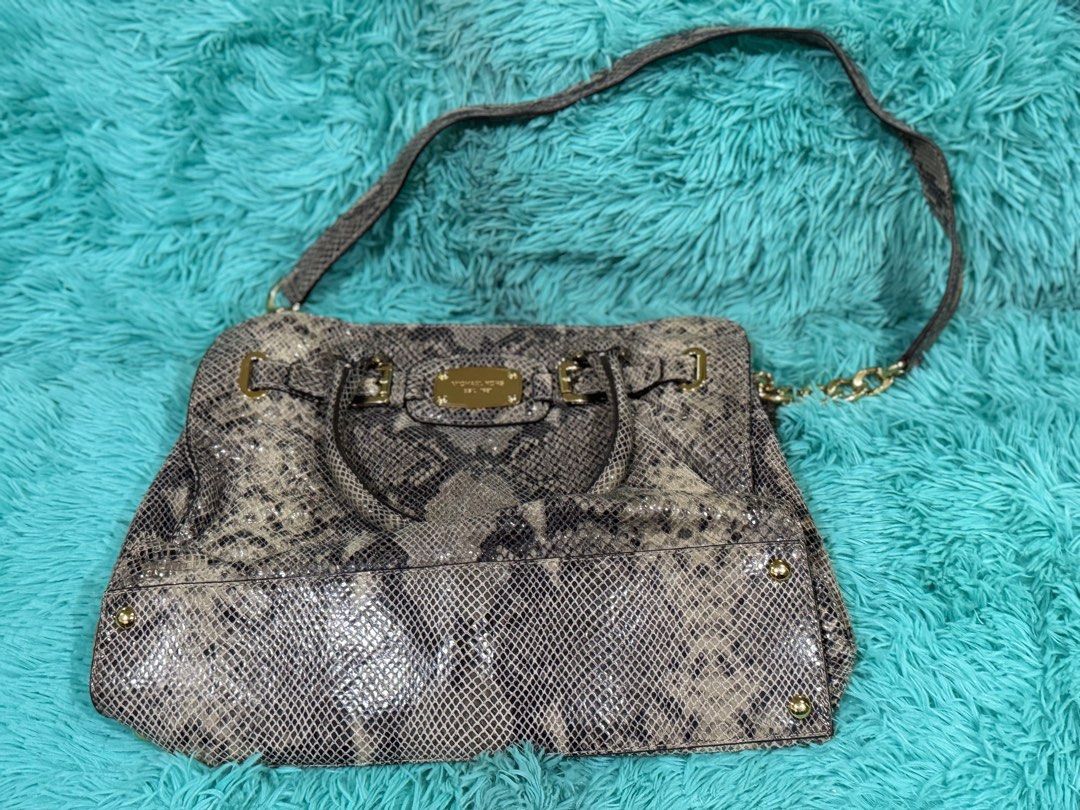 Preloved MK Hamilton Python embossed shoulder bag (Category: Luxury Bags & Wallets) located in Caloocan City. Submitted by ruthay23 (Listing ID 1360981963, Image 2). Description: Preloved MK Hamilton Python embossed shoulder bag No dust bag Price: 3000 + SF GCash payment or BDO Grab/Lalamove Loc: Deparo, Caloocan City.