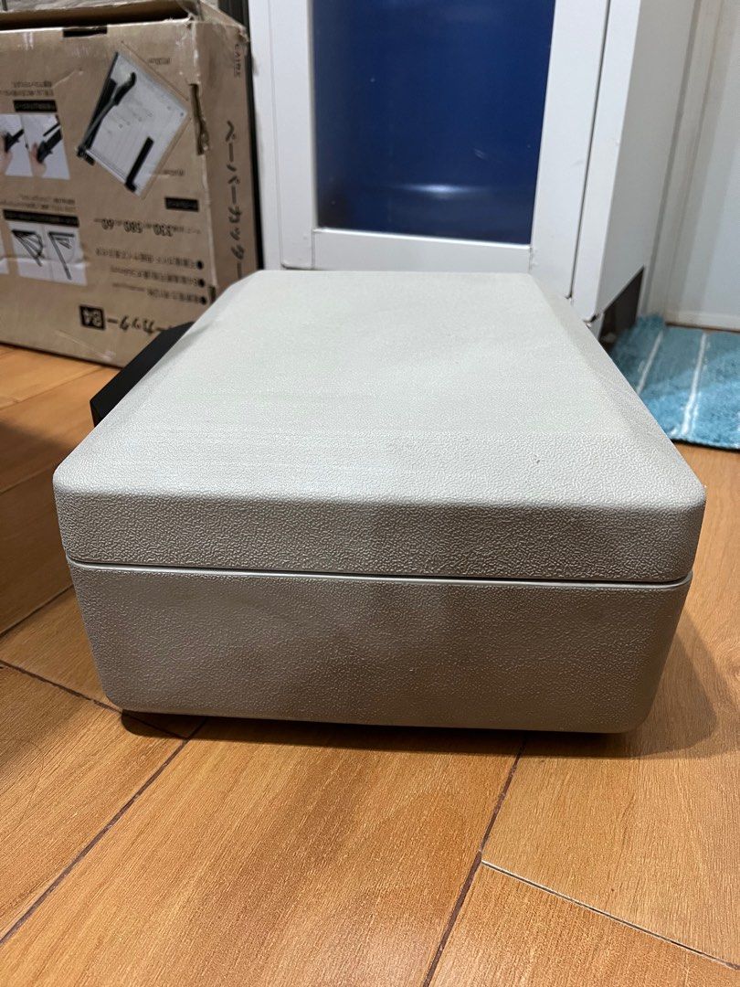 Sentry cash/jewelry safe (Category: Safe) located in Davao. Submitted by timepiece_davao (Listing ID 1360922887, Image 3). Description: Preloved, please manage your expectations..