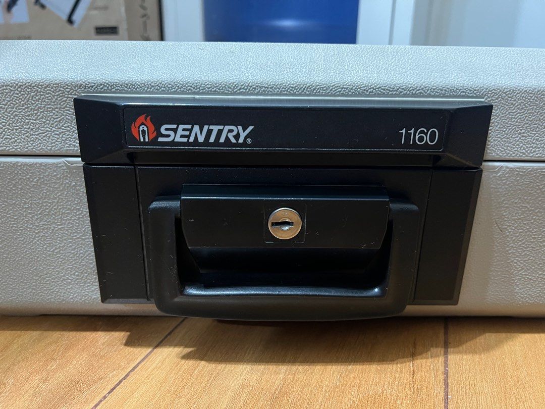 Sentry cash/jewelry safe (Category: Safe) located in Davao. Submitted by timepiece_davao (Listing ID 1360922887, Image 2). Description: Preloved, please manage your expectations..