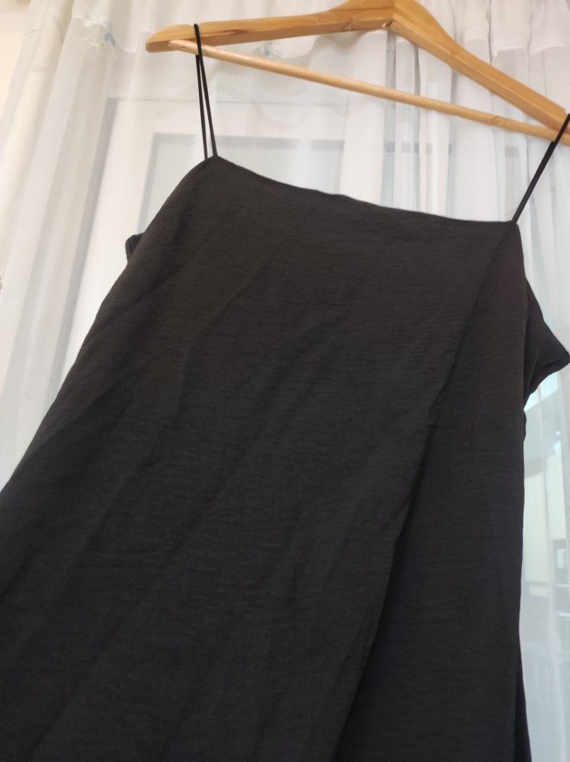 Stretchy Linen Dress (Category: Dresses) located in Quezon City. Submitted by coco_1103 (Listing ID 1361037936, Image 2). Description: Medium Size (Di kasya Sakin since small lang Ako and 4'10) bagay sya sa matangkad. sobrang comfy ng tela di mainit payment first via Gcash delivery via Lalamove Loc: Kapitolyo, Pasig.