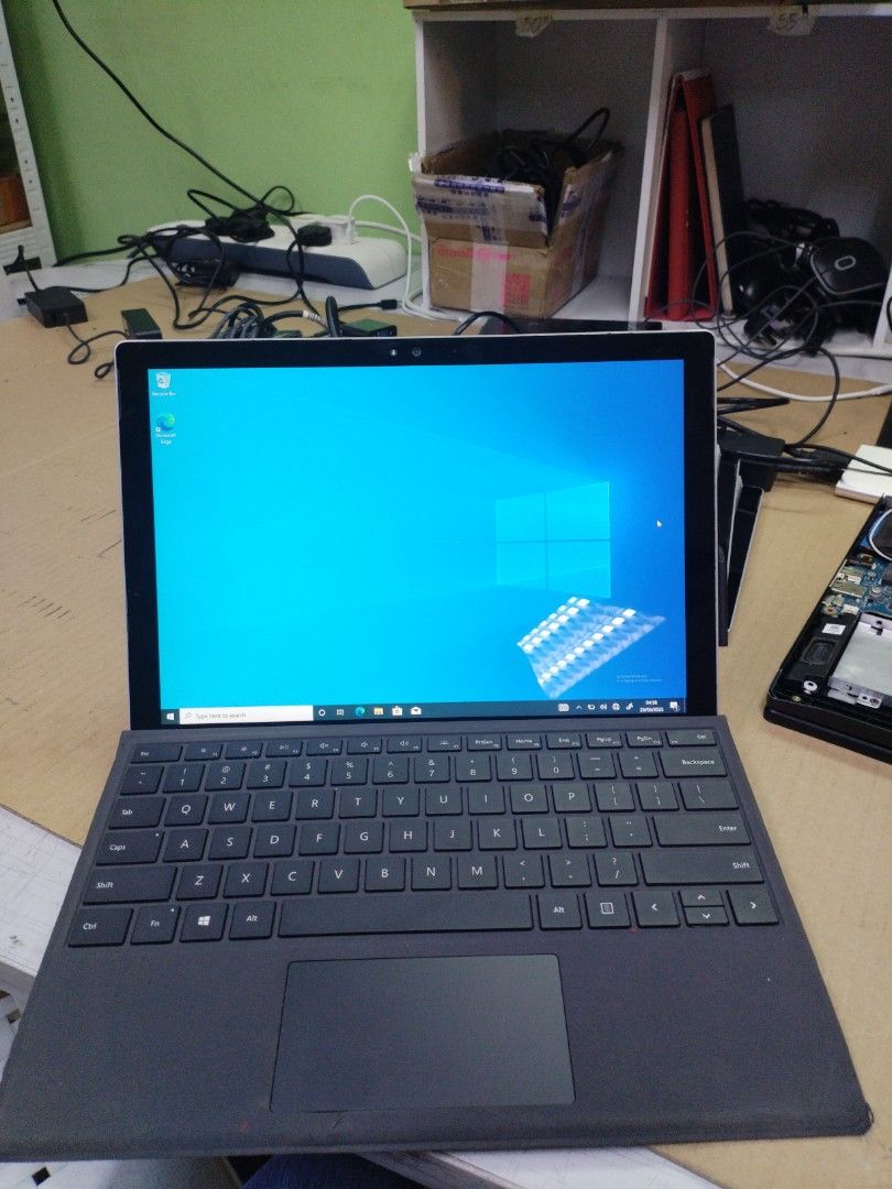 Surface pro 4 (Category: Windows) located in Petaling Jaya. Submitted by pakarjualsurface (Listing ID 1360908708, Image 3). Description: Surface pro 4 i5-6300 8gb ram 256gb storage windows 10 pro office 2016 not touchscreen(rm600) touchscreen(rm900) all good condition modern style free delivery free keyboard 3 month waranty can pickup to check first can meetup.