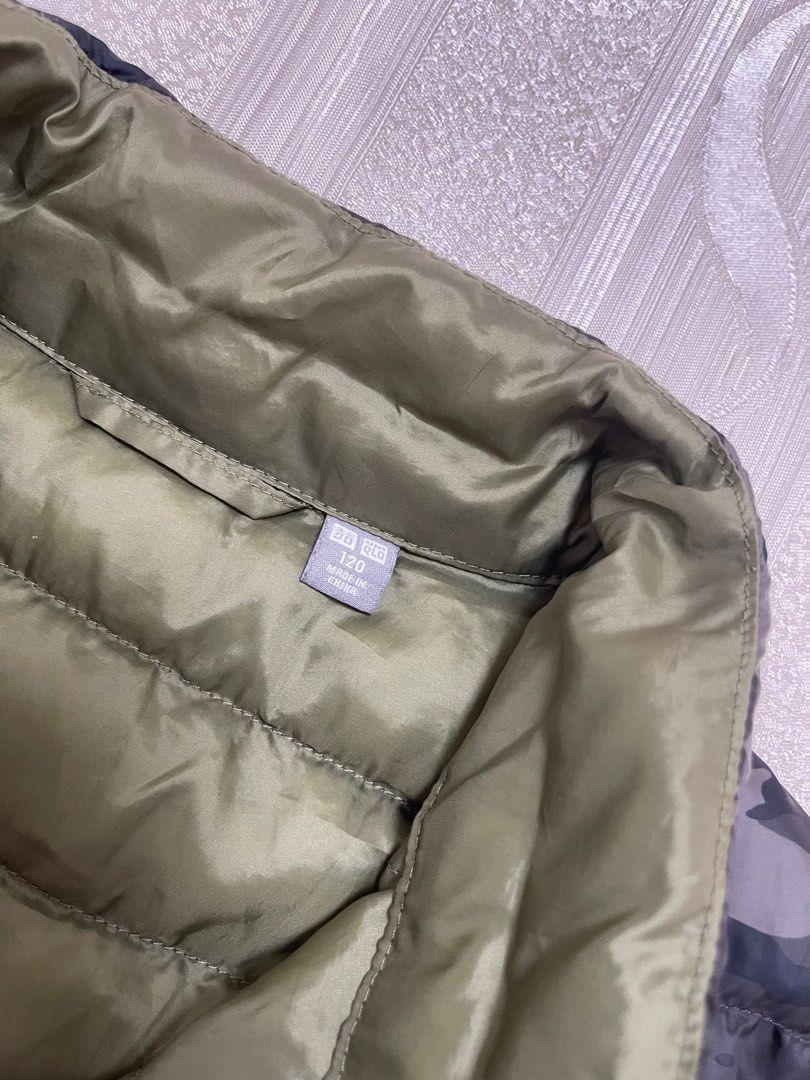 Uniqlo Jacket size 120 (Category: Babies & Kids Fashion) located in Paranaque City. Submitted by AnZStorecellent (Listing ID 1360981788, Image 3). Description: Uniqlo Jacket Size 120 Coloe: Camouflage Very nice and warm.