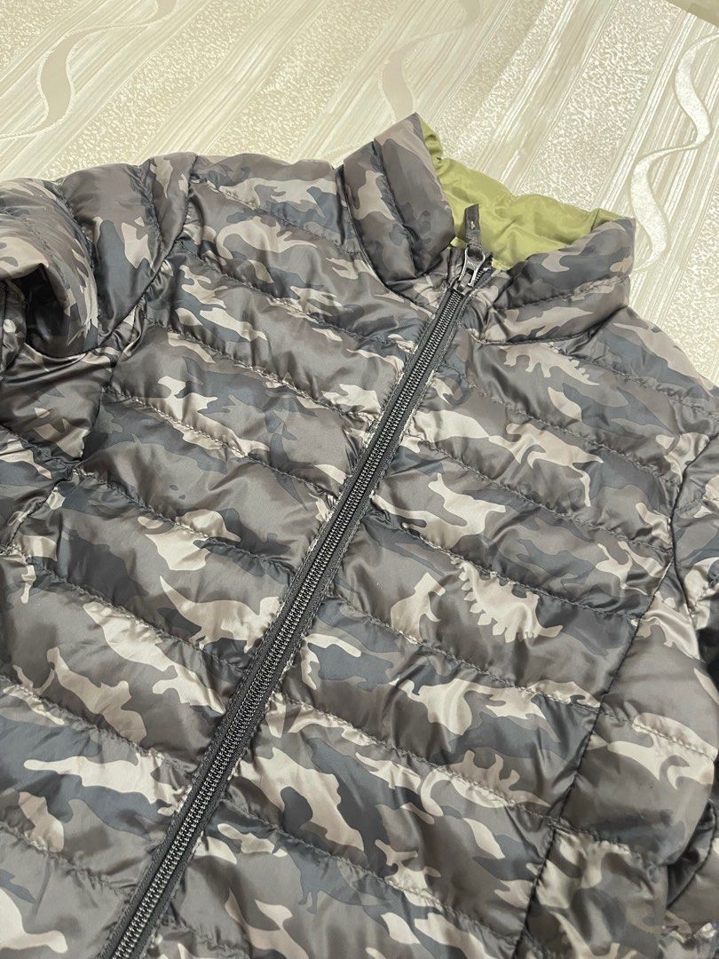 Uniqlo Jacket size 120 (Category: Babies & Kids Fashion) located in Paranaque City. Submitted by AnZStorecellent (Listing ID 1360981788, Image 2). Description: Uniqlo Jacket Size 120 Coloe: Camouflage Very nice and warm.