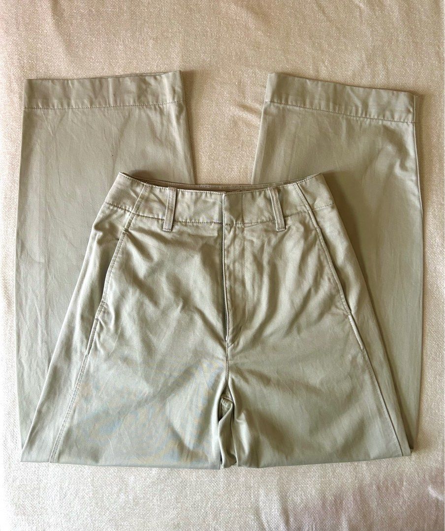 Uniqlo Trousers (Category: Other Bottoms) located in Iloilo. Submitted by hellodindi (Listing ID 1360914759, Image 1). Description: UNIQLO sage green trousers waist: 24-25 length: 38.5 inches super LOVEEE the fit of this one!! 😩.