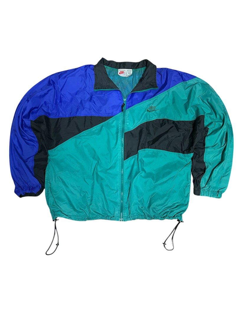 Vintage Nike Windbreaker (Category: Coats, Jackets and Outerwear) located in Manila. Submitted by _j0oooo (Listing ID 1360989490, Image 1). Description: Vintage Nike Windbreaker XL on Silver Tag 27x25 No Issue.