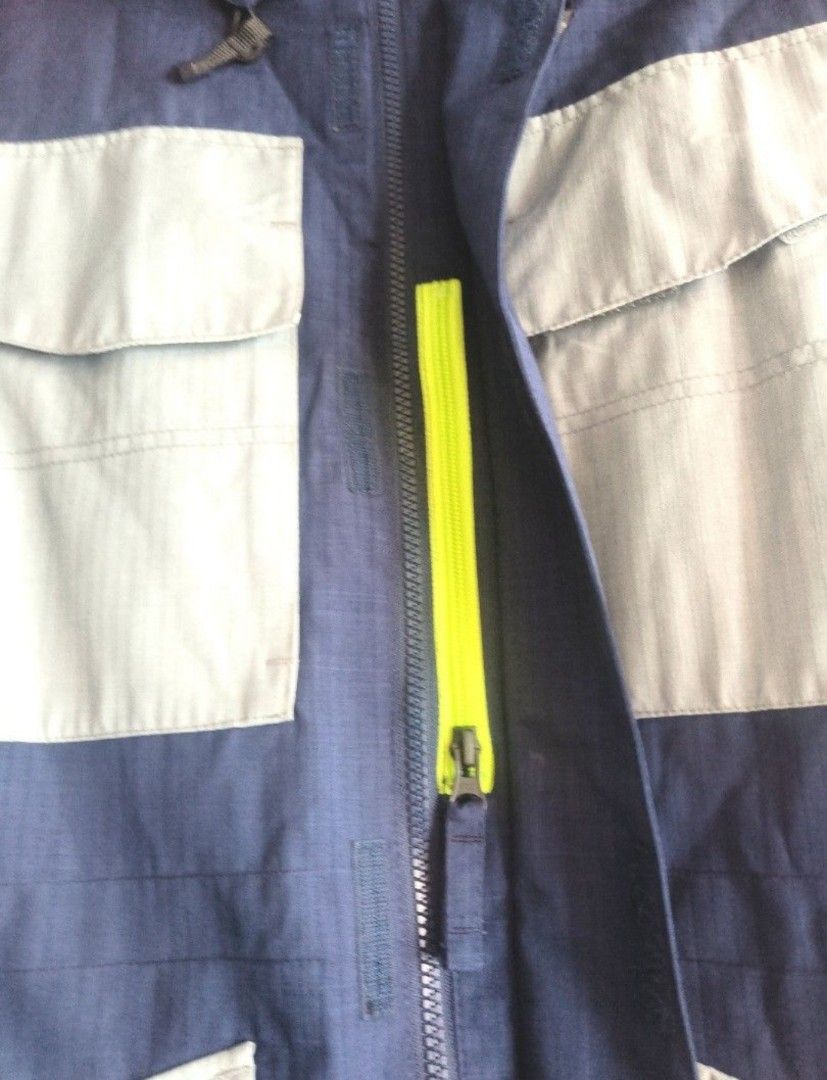 Winter Jacket (Category: Coats, Jackets and Outerwear) located in Singapore. Submitted by karolsel2025 (Listing ID 1360979673, Image 2). Description: Price to clear! Snowboarding winter wear. V-Science Rip Stop -V-Science Breathable Lining System Fully taped seams -Zip Tech® jacket to pant interface -2-Way Adjustable Quick Cinch Hood -Goggle Clips - Super Suede Chin Guard -Mesh lined zippered vents -Stretch Adjustable Powder Skirt with Stash Pock