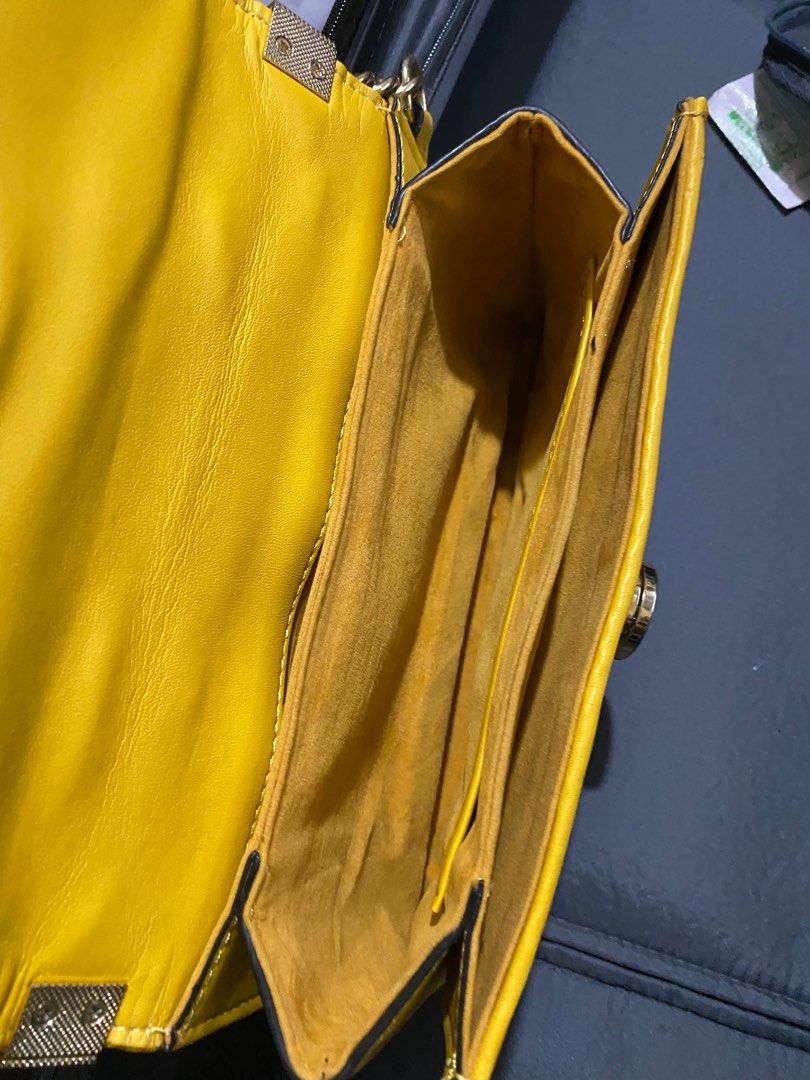 Yellow Shoulder Bag (Category: Shoulder Bags) located in Las Pinas. Submitted by ruegars (Listing ID 1361020870, Image 3). Description: Bought from ukay but havent used it yet If sure buyer, can name your price .