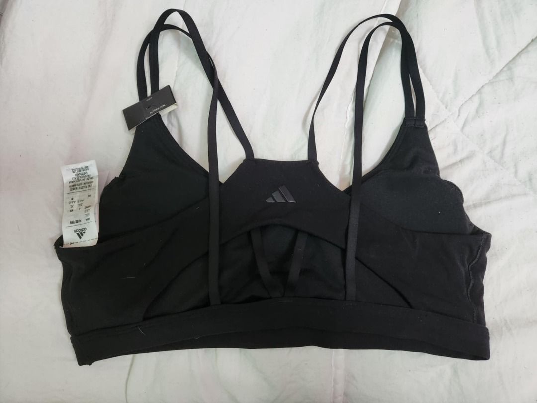 Yoga Studio Luxe Light-Support Bra (Category: Activewear) located in Bacoor. Submitted by arvicius (Listing ID 1360953475, Image 2). Description: RFS: Wrong size. Never worn it kasi I know it's the wrong size Tight fit Strappy back 77% nylon (recycled), 23% elastane Light support Removable padding Elastic bottom band Colour: Black Location: Bacoor, Cavite .