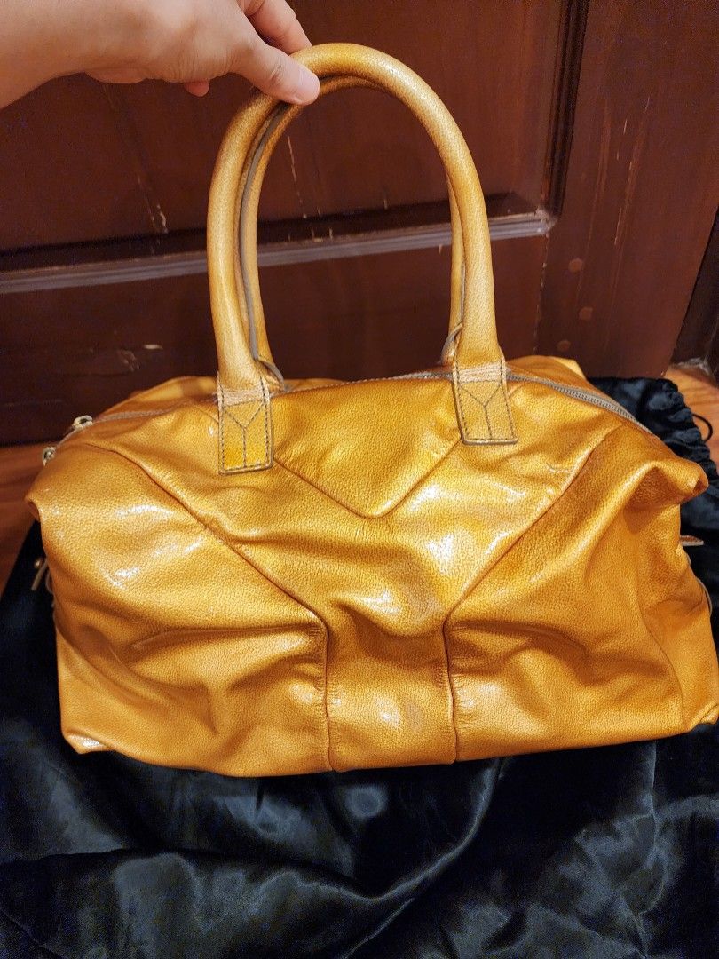 YSL Easy Y Patent Leather Tote (Category: Luxury Bags & Wallets) located in Quezon City. Submitted by klyang068 (Listing ID 1360945044, Image 2). Description: YSL Easy Y Patent Leather Tote Bag. Comes w/ original dustbag.