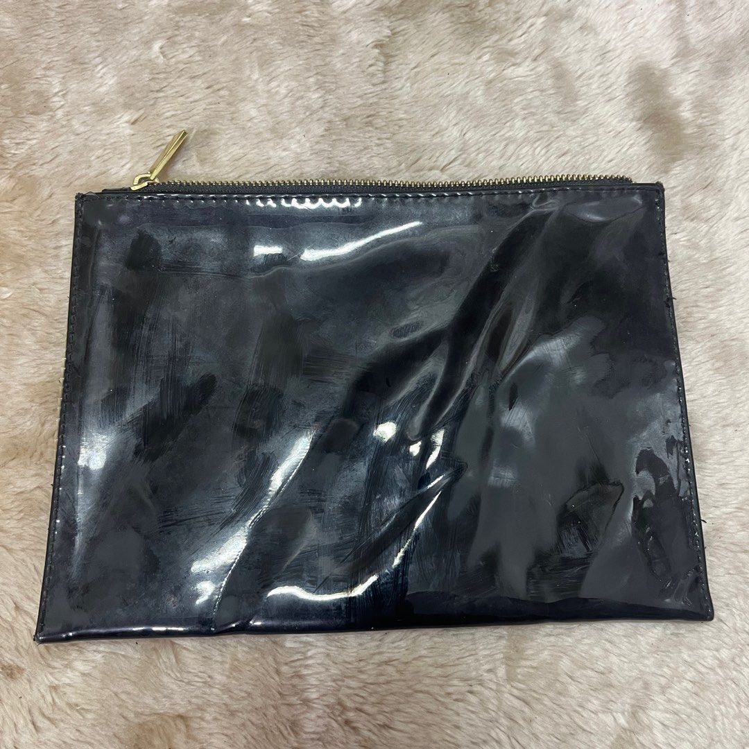 YSL Pouch (Category: Luxury Bags & Wallets) located in Butuan. Submitted by dfgthriftology2.0 (Listing ID 1360883278, Image 2). Description: .
