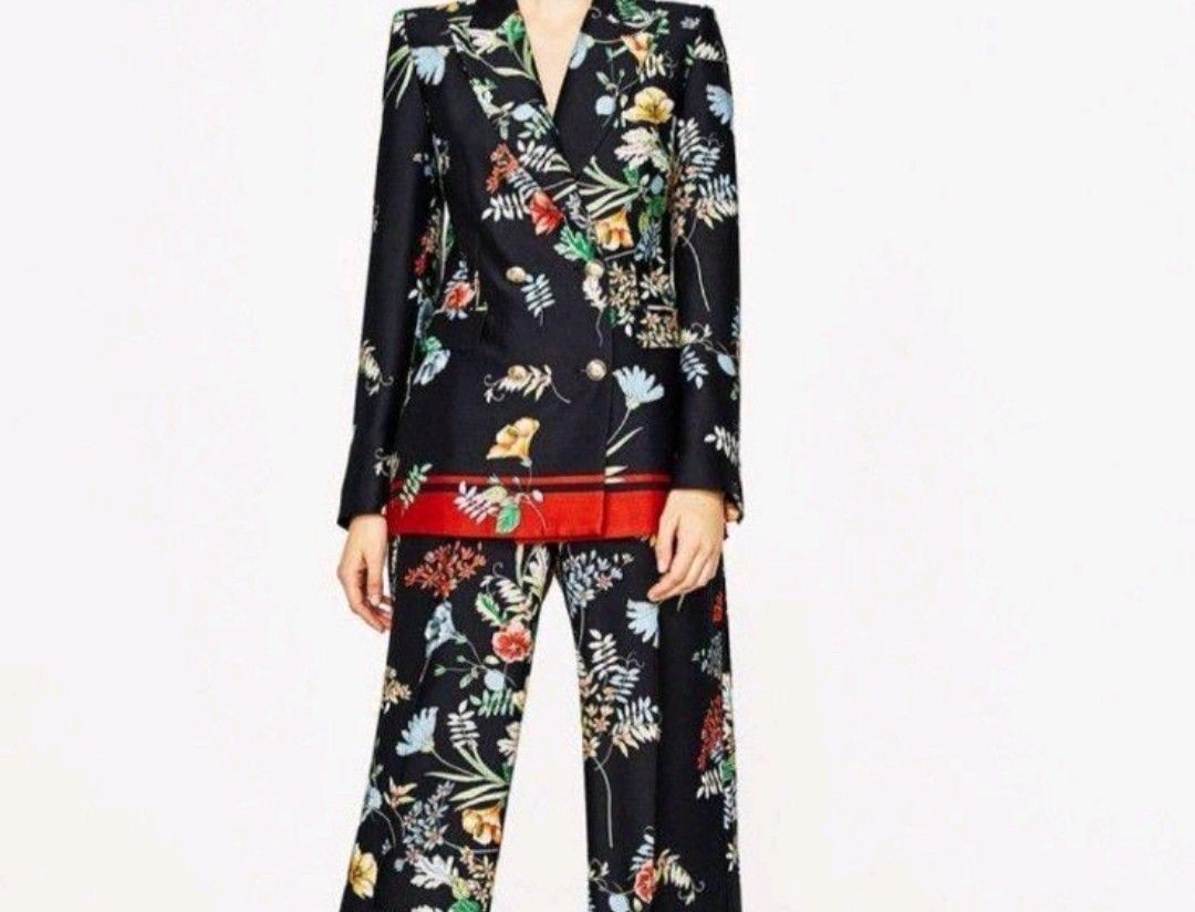 ZARA DOUBLE BREASTED FLORAL BLAZER (Category: Coats, Jackets and Outerwear) located in Manila. Submitted by constant.change (Listing ID 1361035788, Image 2). Description: Zara Floral blazer with red accents--very trendy corporate look rfs: does not fit anymore.