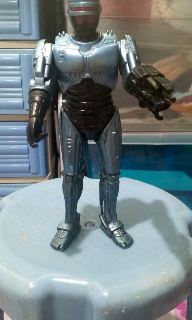 1993 robocop action figure (Category: Action & Battle Toys) located in Manila. Submitted by chavezjofe92080 (Listing ID 1356047892, Image 2). Description: still in working condition.