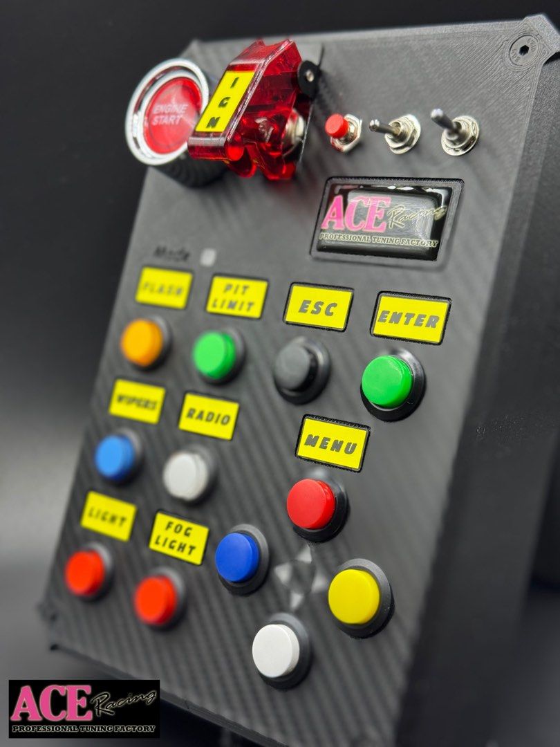 ACE Racing-Button Pro (4-Way Version) 模擬賽車 按鈕盒 FANATEC、Simagic、Simcube、MOZA、Thrustmaster、Trak Racer （分類：手掣）位於 Hong Kong。 由 ace.racing.hk 提交（商品編號 1356220742，圖片 1）。簡介： ACE Racing-Button Pro (4-way switch) 按鈕盒主要採用堅韌的PETG Carbon、ABS、金屬等物料所製成，內部PCB結構採用了互扣式分佈從而獲得只有50mm的超薄厚度，並且刻印有3D碳纖維紋理的面板，按鈕盒背部帶有8個直通鎖止的M4螺絲孔(4個U型夾專用孔和4個100x100 VESA 支架孔)直通鎖止螺母能保證於最大負荷時得到穩定的固定，而非熱熔注塑螺母(容易損壞、低負荷） 功能 : 16個輸出、1個按鈕燈光開關、1個模式切換按鍵 技術規格： 6個LED水晶按鈕、6個短程按鈕(4個方向鍵按鈕)、1個瞬時啟動按鈕(LED) 