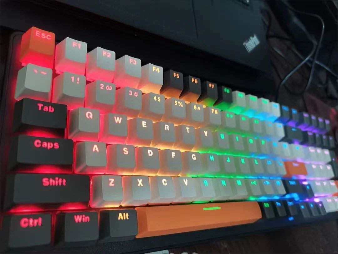 由 wing1c (刊登 ID 1356125953，圖片 6) 提交，位於 Hong Kong 的 Acer OKW214 Plus 全新無線充電版機械鍵盤 茶軸 (類別：電腦鍵盤及相關產品)，說明：全新冇用過 原價買$250, 現減價$220放出 Acer OKW214 Plus (100鍵) 全新無線充電版 機械鍵盤 379.8(L)x132.2(W)x41.5(H) 藍芽2.4G 有線三模 USB接口 20種彩色燈效 茶軸: 辦公遊戲兼可 聲音適中，手感柔和。段落感不明顯，手感柔和適中，不是直上直下的感覺，介於打字和遊戲的中間地帶，辦公遊戲兩相宜。 。