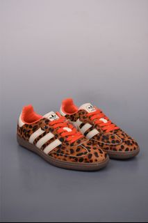 (Category: ) located in . Submitted by outlet.sneaker.shop (Listing ID 1356074877, Image 1). Description: .