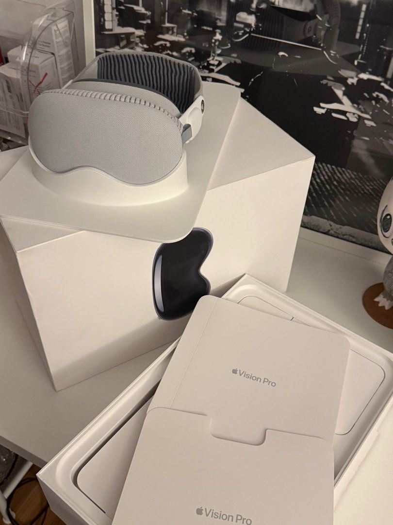 APPLE VISION PRO LIKE NEW (Category: Announcements) located in Cavite. Submitted by neilgadgets (Listing ID 1356234583, Image 2). Description: HINDI NAGAGAMIT APPLE VISION PRO 256GB ORIGINAL PRICE 220,000 SELING 150,000 FIXED PRICE COMPLETE IMUS CAVITE meet up .