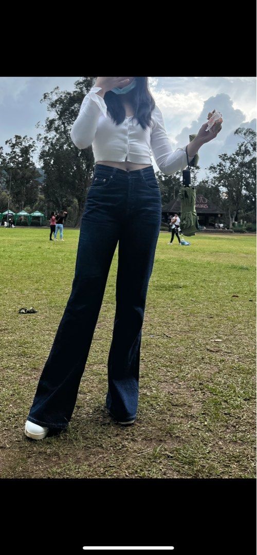 Bellbottom flare jeans (Category: Jeans) located in Baguio. Submitted by kaudry_ (Listing ID 1356233385, Image 1). Description: ✅Flare or bellbottom jeans. Super nice. ✅Measurements attached in the photos. ✅Used only 2x but may flaws at the back of the jeans. See photos for details. Unnoticeable when worn (: RFS: decluttering .