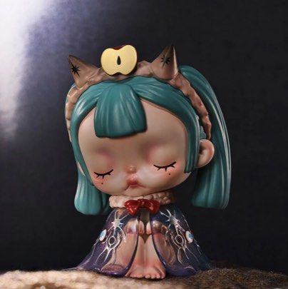 [BNIF] TINY TINY Born (Category: Designer & Blind Box Toys) located in Singapore. Submitted by dazzlemepink (Listing ID 1354862873, Image 1). Description: 💯 % Authentic from Pop Mart Brand New in Sealed Foil Open to trade Chess Game.