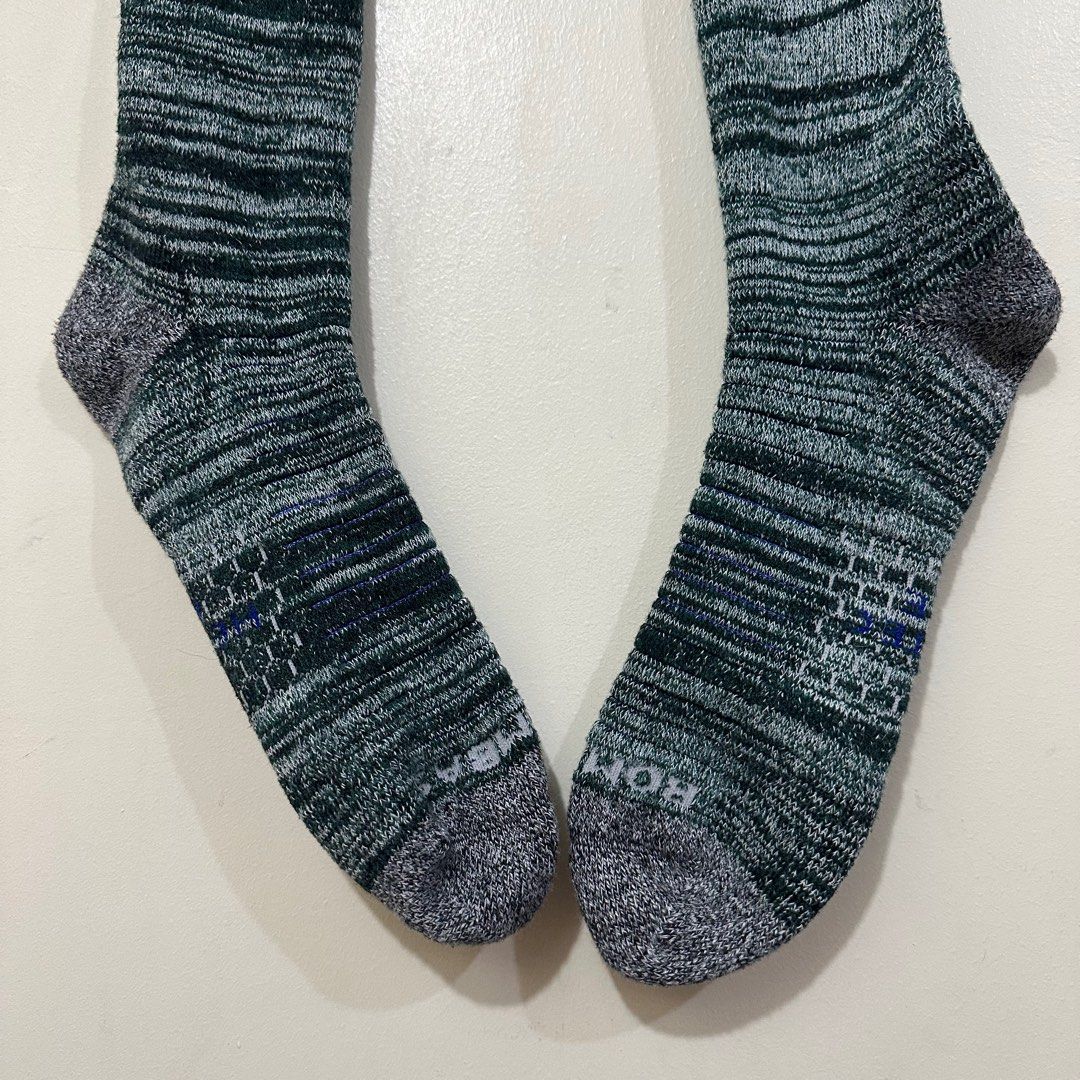 Bombas Hex Tec Hike Hiking Stripe Calf Sock (Category: Socks) located in Mandaluyong City. Submitted by flores_shop (Listing ID 1356201447, Image 2). Description: Hex Tec technology: Enhances breathability and moisture-wicking to keep feet dry and comfortable. Reinforced heel and toe: Provides extra durability. Airflow venting: Aids in thermoregulation, keeping feet cool in summer and warm in winter. Arch support: Offers a snug and comfortable fi