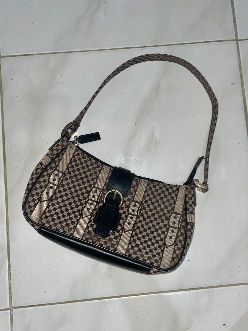 Coach dupe Kili bag (shoulder bag) (Category: Luxury Bags & Wallets) located in Los Banos. Submitted by thriftwnic (Listing ID 1356198567, Image 1). Description: GOOD AS NEW +sf.