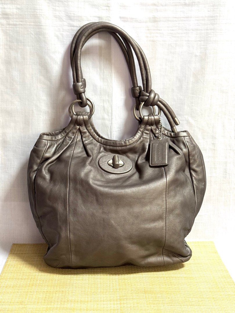 COACH Parker Leather Tote Bag (Category: Luxury Bags & Wallets) located in Baguio. Submitted by pwz-eshop (Listing ID 1356185249, Image 1). Description: • Please make reading a habit! • I do not reserve items. I only mark items as reserved when it is paid. Paid items are shipped the next day. No shipping on holidays. • I do not have when worn pictures, please rely on actual dimensions for sizing. • Up for Grabs!! • Flaws: Minor rubbings on top ed