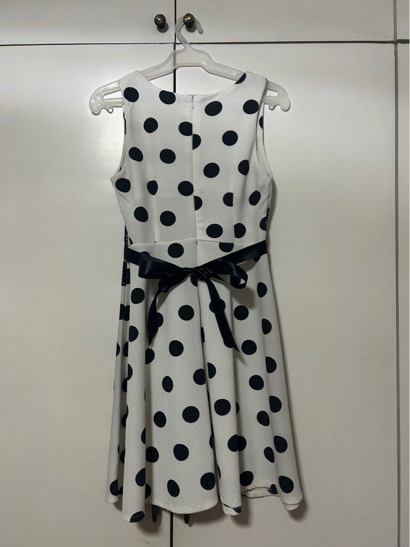 Formal White Polka Dot Dress (Category: Dresses) located in Quezon City. Submitted by CeceClothes (Listing ID 1356074065, Image 2). Description: 🤍 very high quality material! 🤍 classy design 🤍 Length: 33.5 in.
