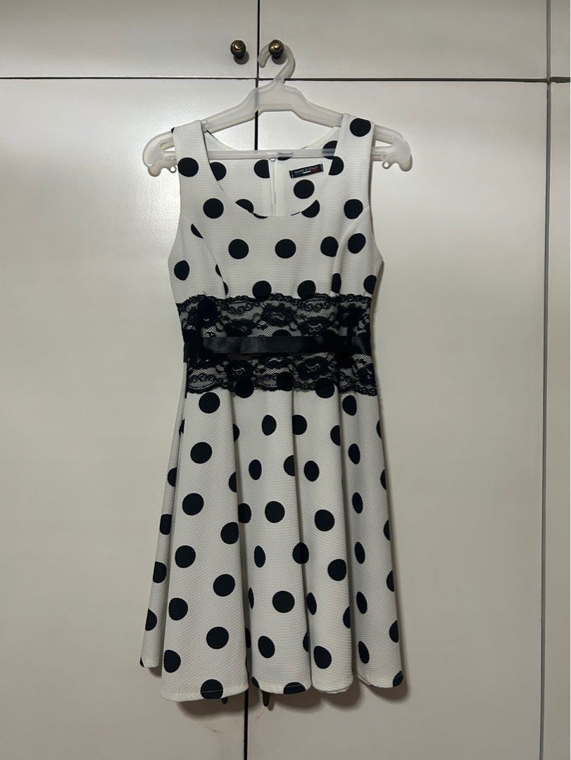 Formal White Polka Dot Dress (Category: Dresses) located in Quezon City. Submitted by CeceClothes (Listing ID 1356074065, Image 1). Description: 🤍 very high quality material! 🤍 classy design 🤍 Length: 33.5 in.