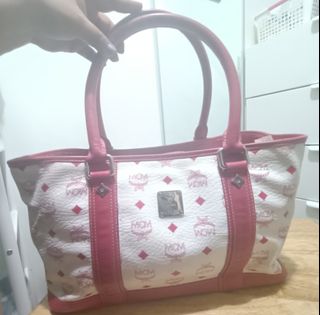 (Category: ) located in . Submitted by girlslovepurses (Listing ID 1356169026, Image 1). Description: .