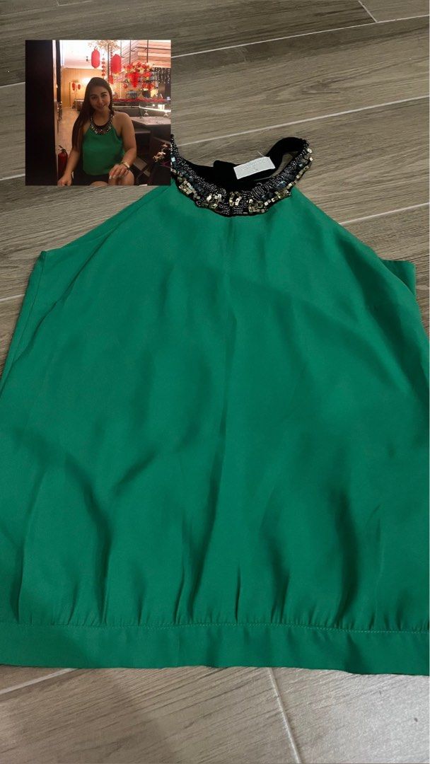 green halter blouse (Category: Blouses) located in Angeles City. Submitted by pinkpool (Listing ID 1356047563, Image 1). Description: super cute large on tag but can fit med.