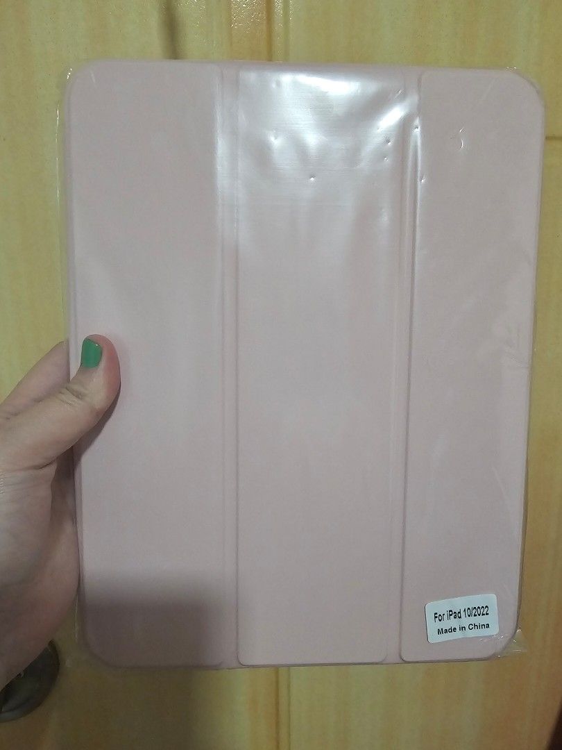 Ipad case for ipad 10/2022 (Category: Cases & Sleeves) located in Pasig City. Submitted by trisha_12 (Listing ID 1356165958, Image 1). Description: ipad case for air5 10.9 2022 air4 10.9 2020 pro 11 2018 rfs: maling case pinadala.
